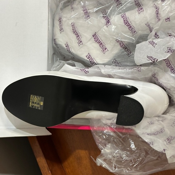 Funtasma Mary Jane Pump, White, Size 10 - Picture 2 of 8